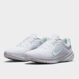 Closing the Closet Sale - New Women’s NIKE Quest 5 Road Running Shoes
